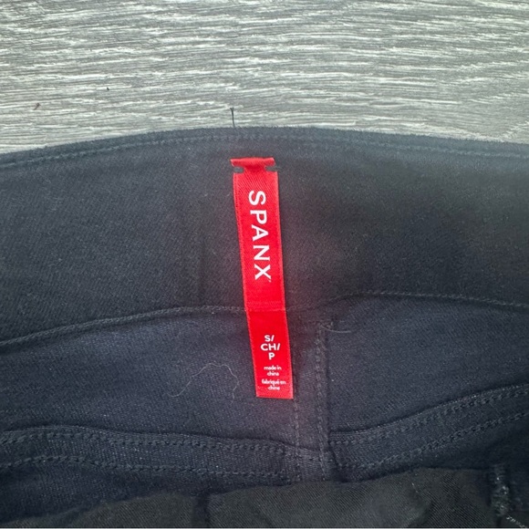 SPANXshape™ EveryWear Black Flare Jeans Size Small - Picture 5 of 15